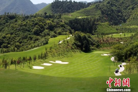 图为秦岭壹号高尔夫球场 记者 田进 摄