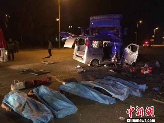 哈尔滨发生重特大交通事故 解培华 摄 哈尔滨发生重特大交通事故 解培华 摄