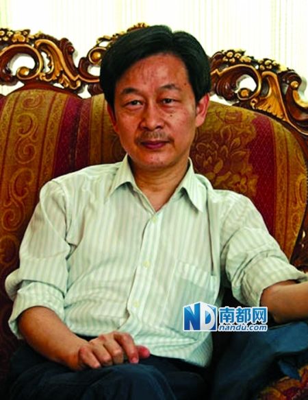 周啸天,1948年5月生于四川省渠县。现任四川大学文学与新闻学院教授、安徽师范大学中国诗学中心研究员。图片来源:四川作家网 周啸天,1948年5月生于四川省渠县。现任四川大学文学与新闻学院教授、安徽师范大学中国诗学中心研究员。图片来源:四川作家网