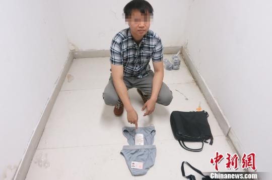 内裤藏8部iPhone6 李安 摄 内裤藏8部iPhone6 李安 摄