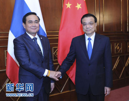 10月16日,中国国务院总理李克强在意大利米兰会见泰国总理巴育。新华社记者 张铎 摄 10月16日,中国国务院总理李克强在意大利米兰会见泰国总理巴育。新华社记者 张铎 摄