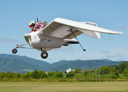 日本艺术家驾《风之谷》真实版滑翔翼成功试飞