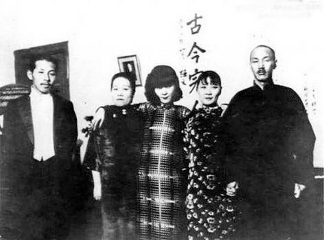 左起:张学良、宋霭龄、于凤至、宋美龄、蒋介石。 左起:张学良、宋霭龄、于凤至、宋美龄、蒋介石。