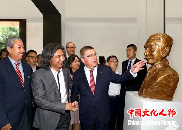国际奥委会主席巴赫高度赞赏吴为山雕塑作品