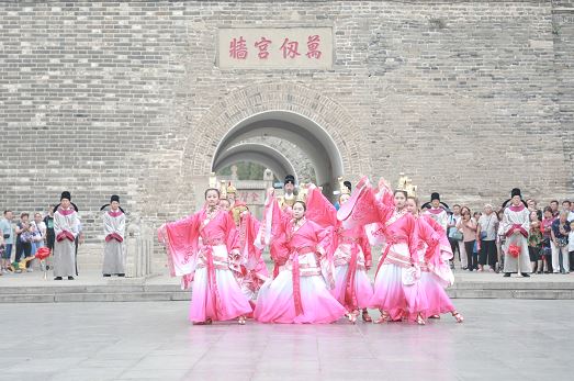 中央外宣媒体及海外华文寻智慧之源_儒文化之根济宁行