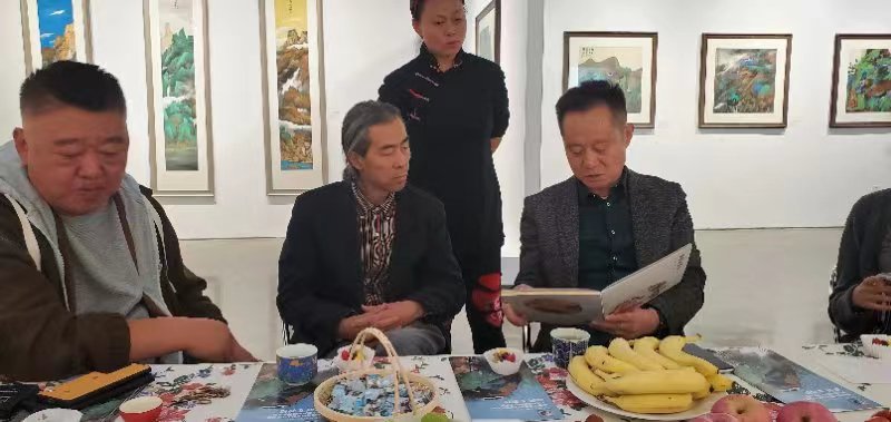 远山的呼唤_武剑飞现代重彩作品展开幕